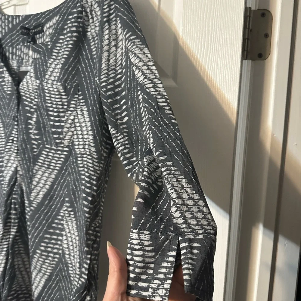 NWT Fred David Chevron Pattern Button Down Top - Picture 8 of 16